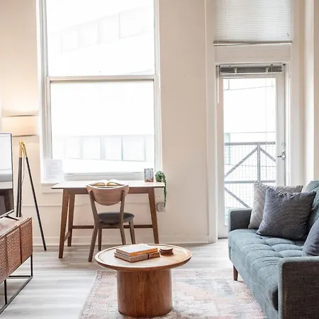 3Br Cozysuites The Block Direct Skybridge Access#2